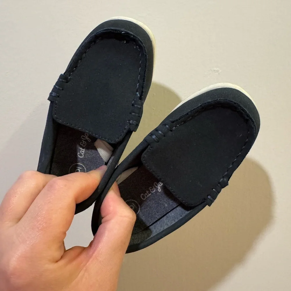 Cat & Jack Kids' navy Loafers size 6